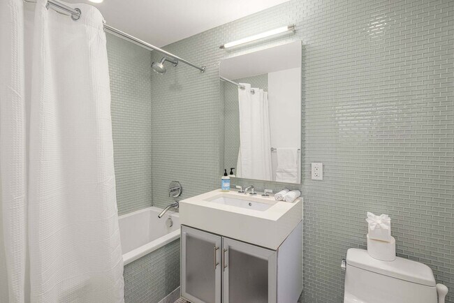 Building Photo - 1113 York Ave