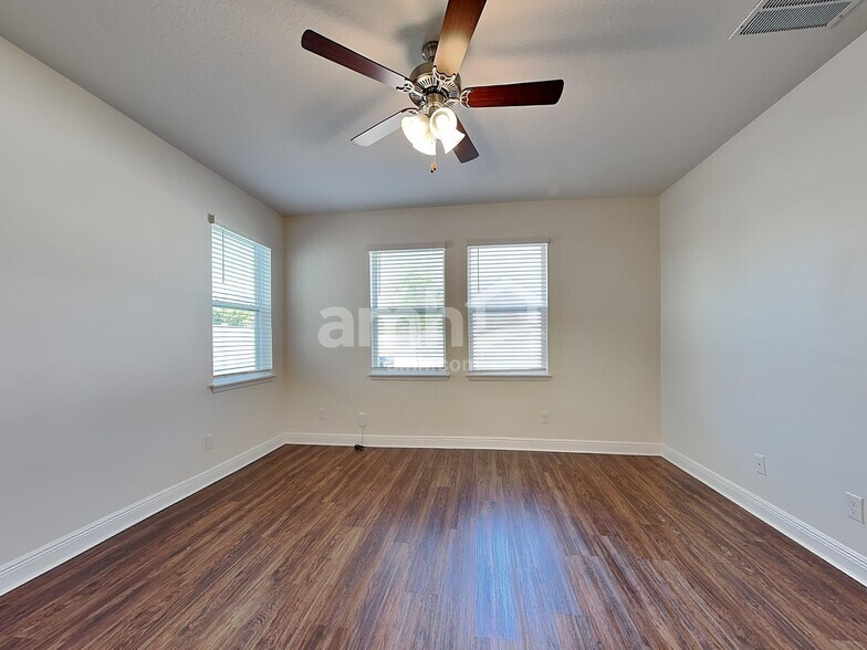 Building Photo - 805 Heavenly Dr