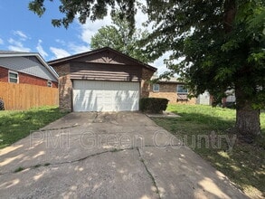 Building Photo - 4805 Bermuda Cir
