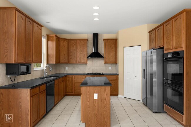 Building Photo - 920 McDole Dr