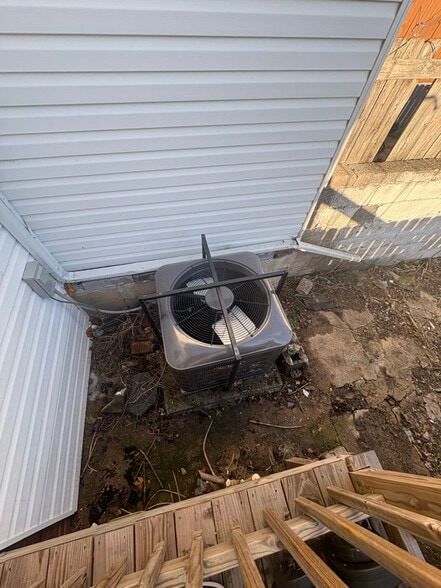 Building Photo - 1207 James St