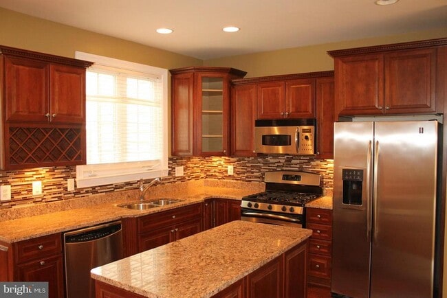 Building Photo - 47567 Royal Burnham Terrace