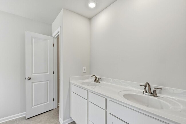 Building Photo - 54 Umber Ln