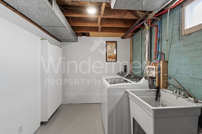Building Photo - Beautiful 3-Bedroom Home - EV Charger - Pet Friendly