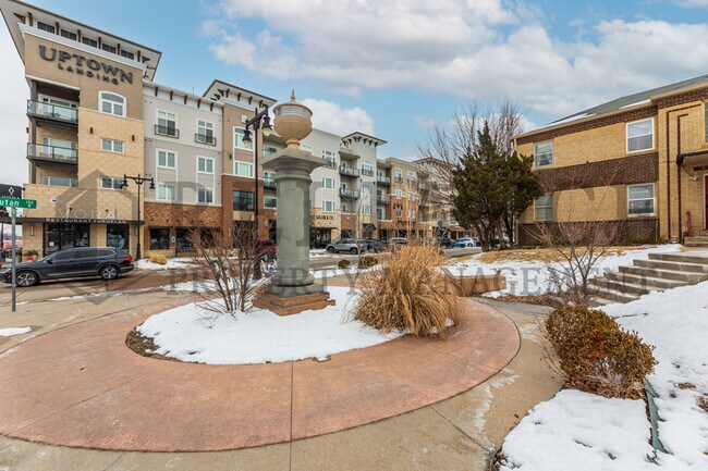 Building Photo - 3304 E Douglas Ave