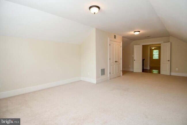 Building Photo - 7104 Old Dominion Dr