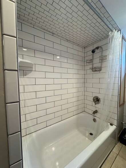 Building Photo - 259 E Kelsey Ave