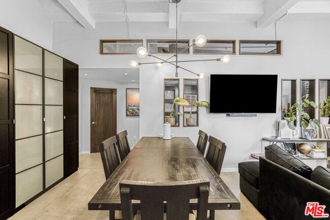 Building Photo - 738 S Los Angeles St