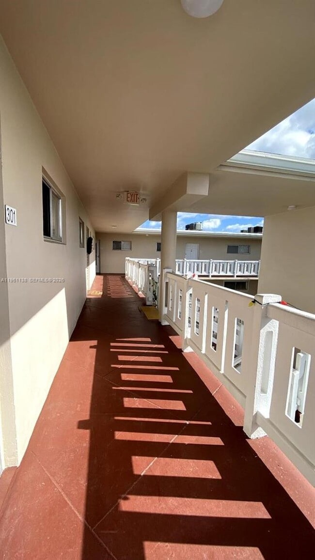 Building Photo - 2640 Garden Dr S