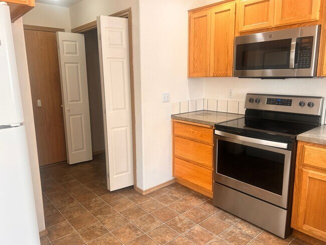 Building Photo - Charming Battle Ground Two-Story Home with Fenced Backyard!