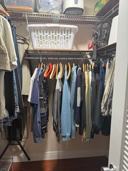 Closet - 2901 S Palm Aire Dr