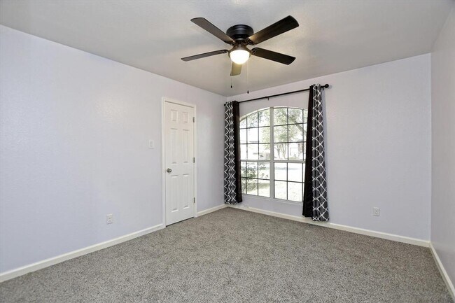 Building Photo - 401 Bandara Woods Blvd