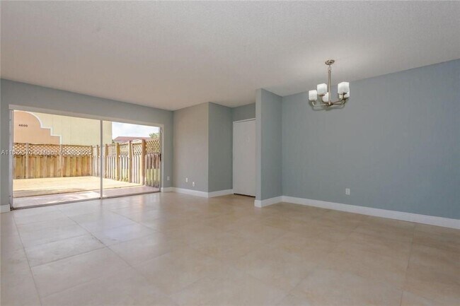 Building Photo - 4640 NW 79th Ave