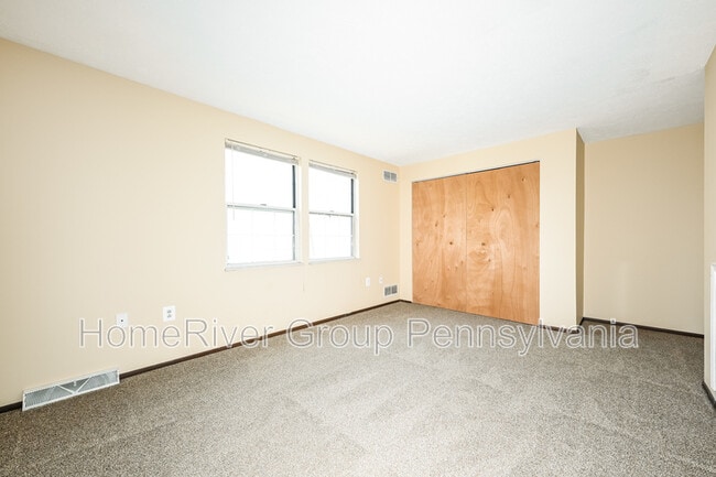 Building Photo - 331 Carters Grove Dr