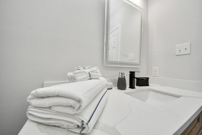 Building Photo - 2811 Winbern St