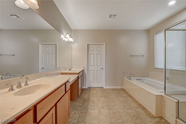 Building Photo - 484 Punto Vallata Dr