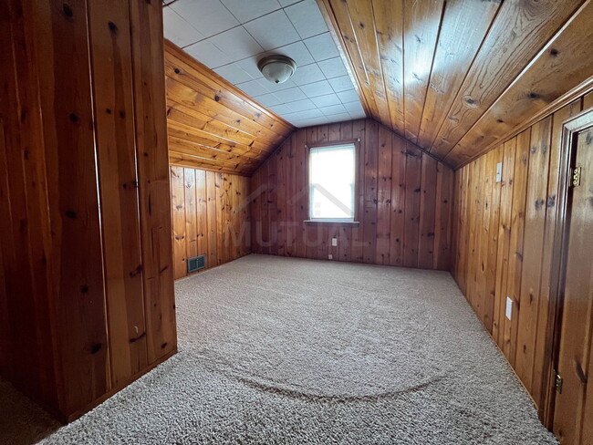 Building Photo - 28273 Schram St