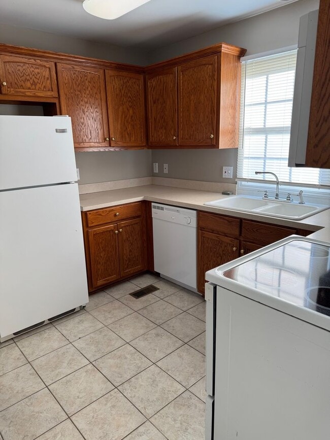 Building Photo - Hollar Duplex Conover