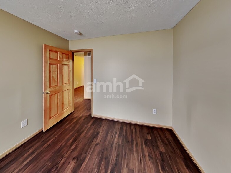 Building Photo - 6909 Spring Bloom Dr