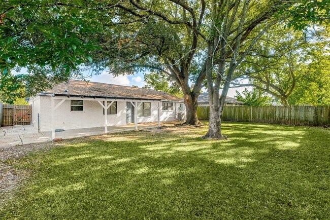 Building Photo - 9806 Thrush St