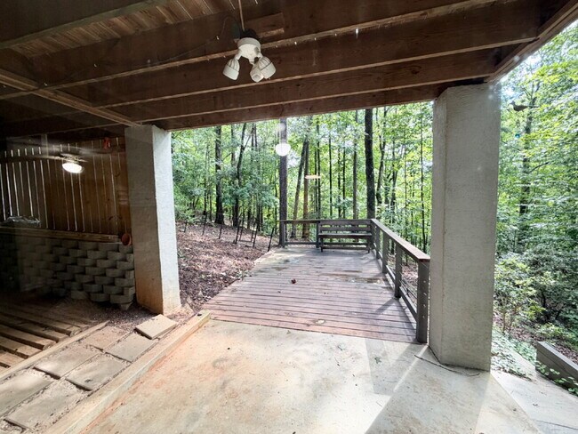 Building Photo - 4 Bedroom home Keowee Key Community
