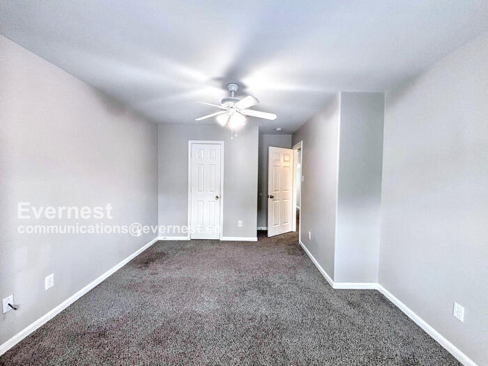 Building Photo - 2300 Abernathy St
