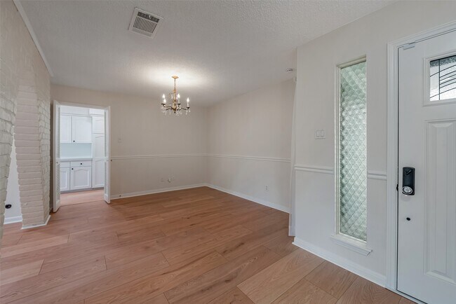 Building Photo - 730 Seamaster Dr