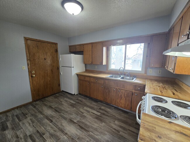 Building Photo - 811 W 3rd St