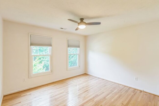 Building Photo - 41595 Coach Ct