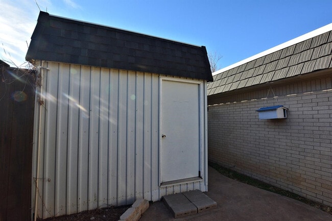 Building Photo - 3307 74th St