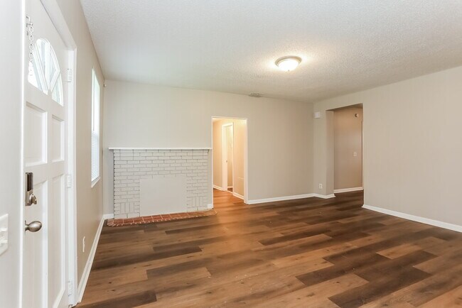 Building Photo - 4606 Albermarle Ave