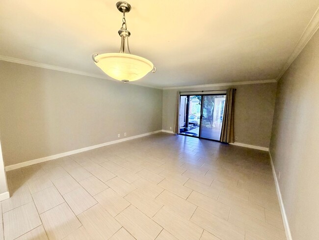 Building Photo - Charming 1 Bedroom, 1 bath condo in the heart of Irvine