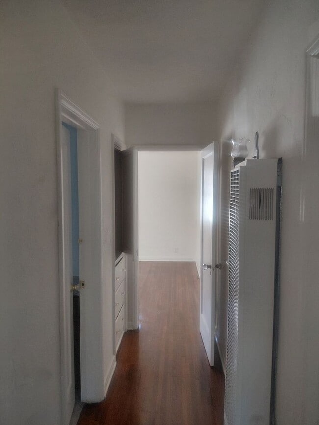 Building Photo - 1010