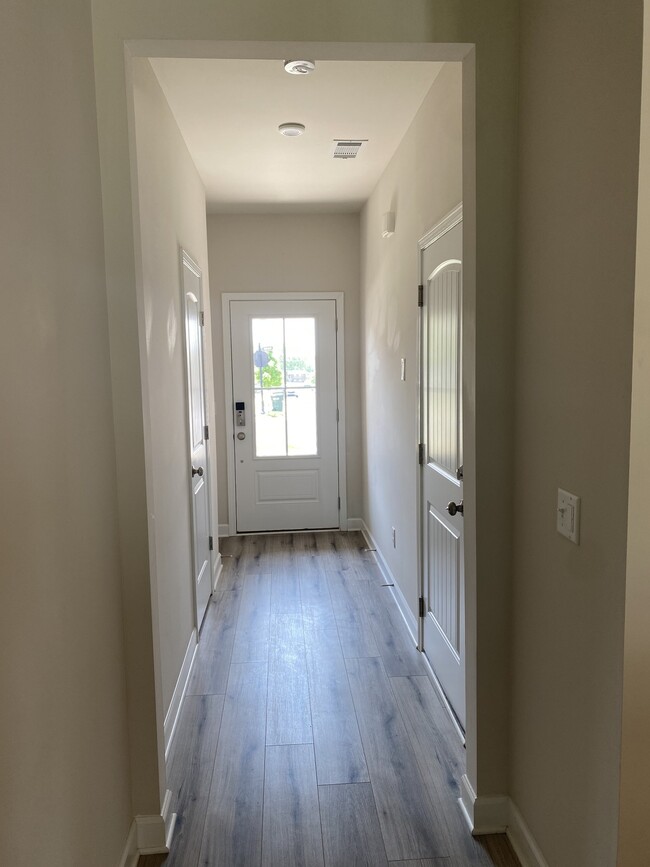 Building Photo - 544 Becks Pl