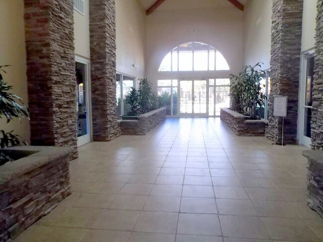 Building Photo - Beautiful Condo in The Falls Gated Communi...