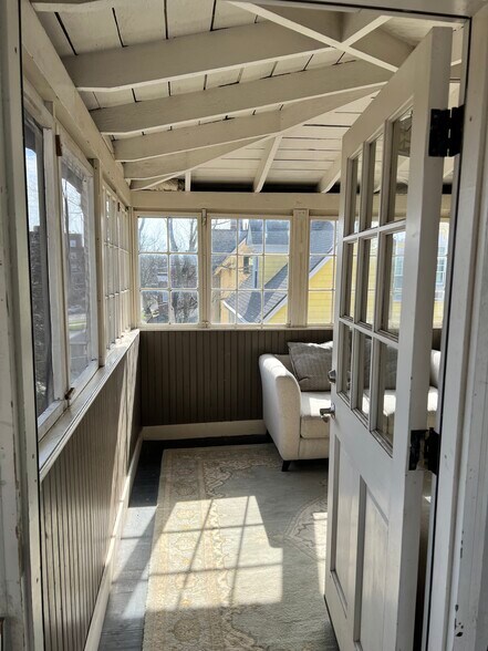 Sunporch - 136 E 9th St