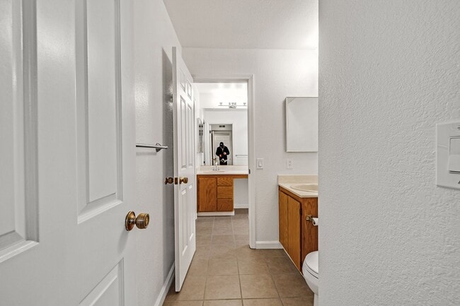 Building Photo - Beautiful Townhome in the Heart of Pleasanton