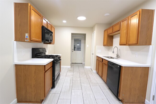 Building Photo - 4823 Canyon Blanco Dr