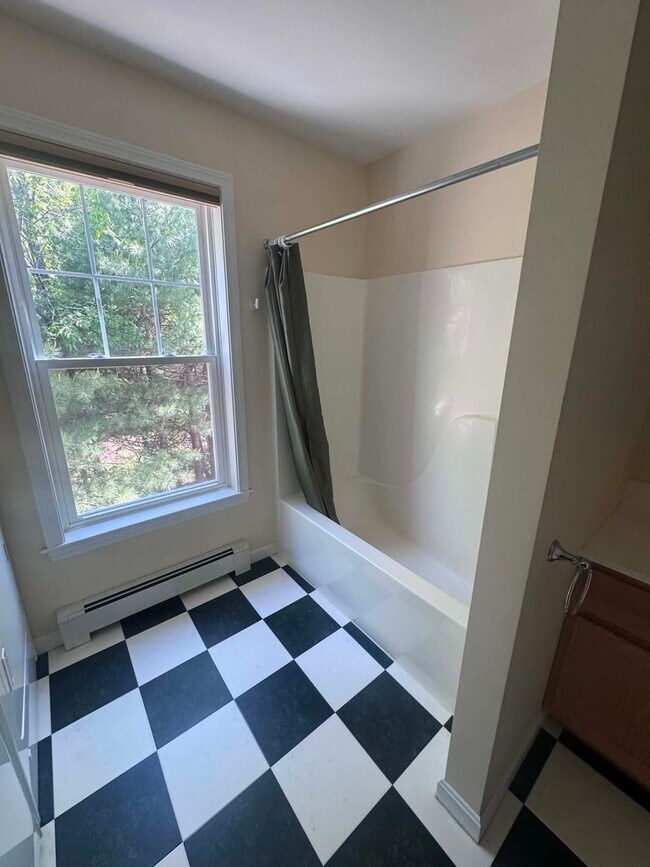 Building Photo - Brunswick Condo End Unit 2BR/1.5BA