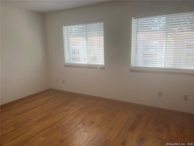 Building Photo - 10 MacIntosh Ln