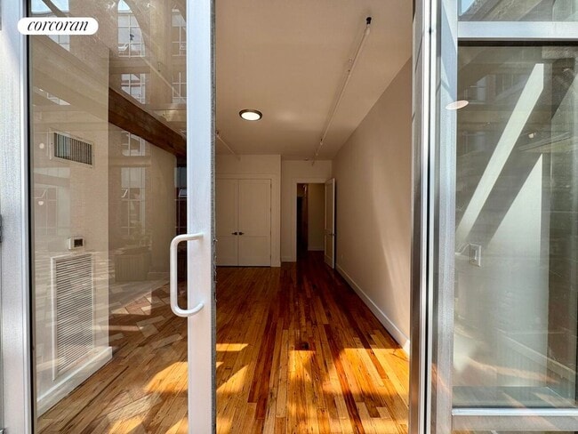 Building Photo - 275 Conover St