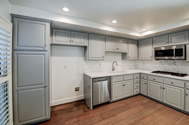 Building Photo - Updated, 3 bedroom 2.5 bath townhouse located in the Newport Riviera Community