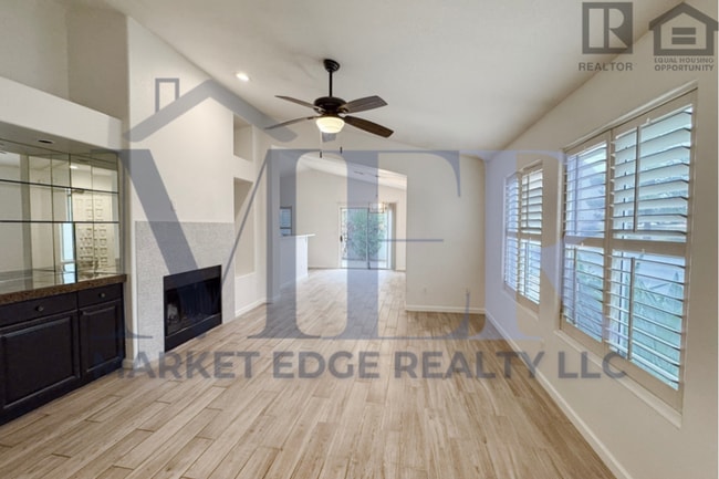 Building Photo - 2Bed/2Bath w/ Office-House at 40th St/Cactus-Garg!