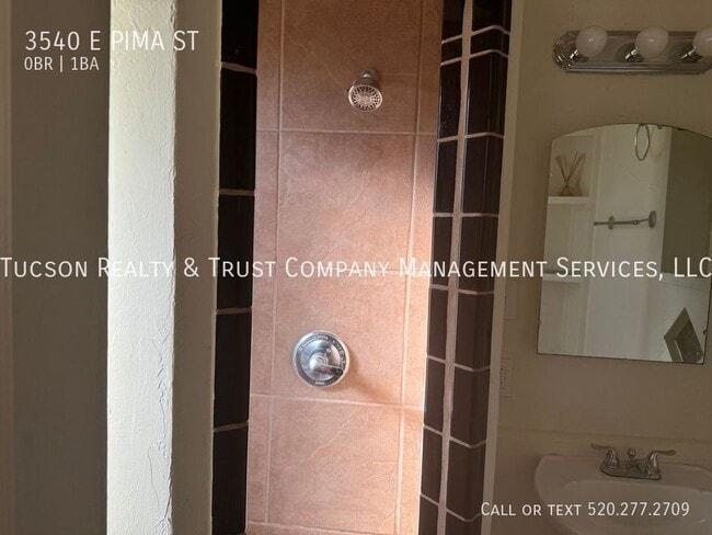 Building Photo - 3540 E Pima St