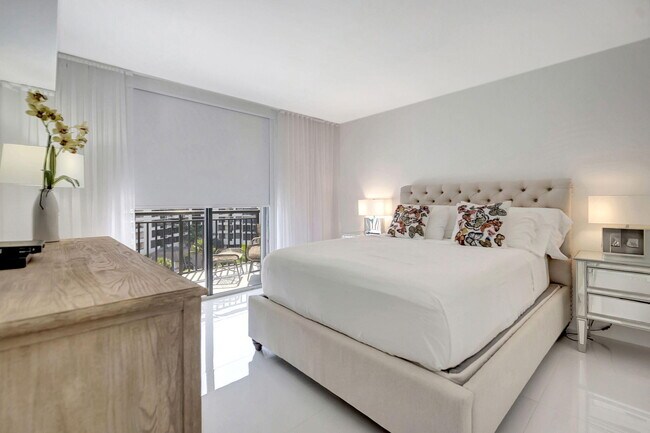 Building Photo - 540 Brickell Key Dr