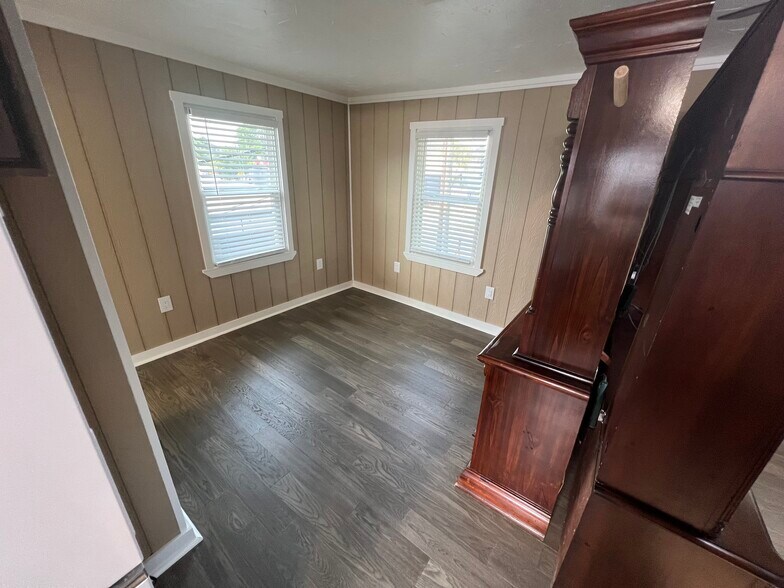 Building Photo - 2210 Broadway St