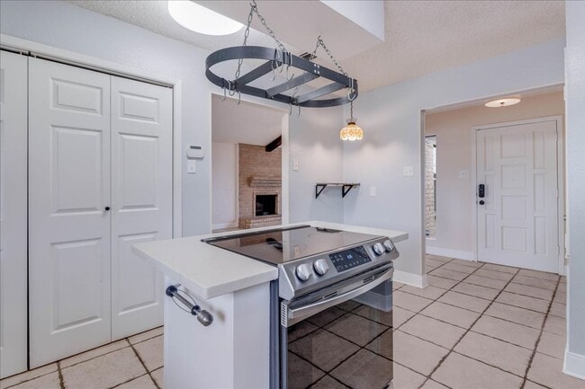 Building Photo - 985 Crossbill St