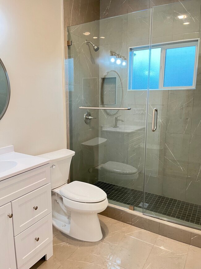 Building Photo - 9938 Lull St