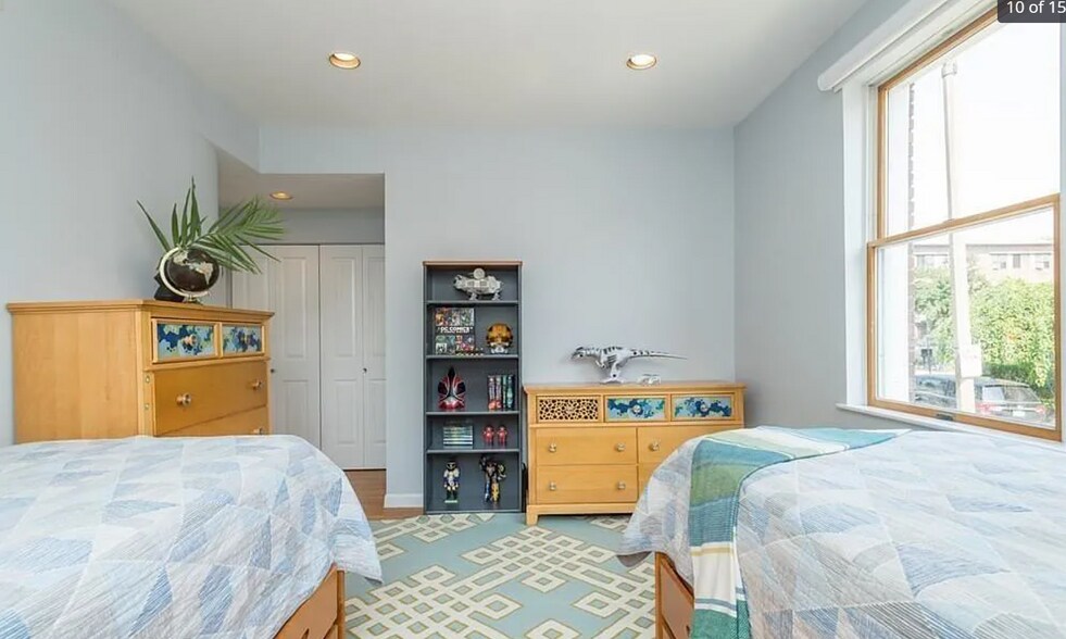 Building Photo - 327 Saint Paul St