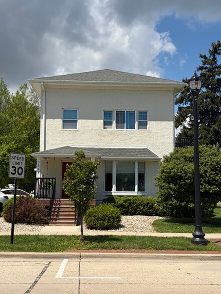 Building Photo - 3949 S Packard Ave